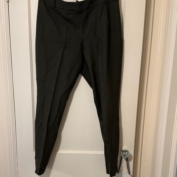J. Crew Pants - J. Crew women’s NWOT olive Dress Pants size 12 wool blend side zip gorgeous